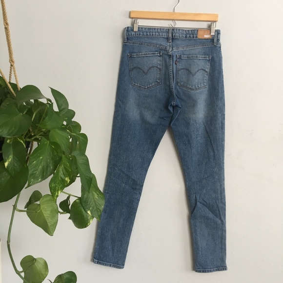 Levis High Rise Skinny Jeans - Picture 3 of 6